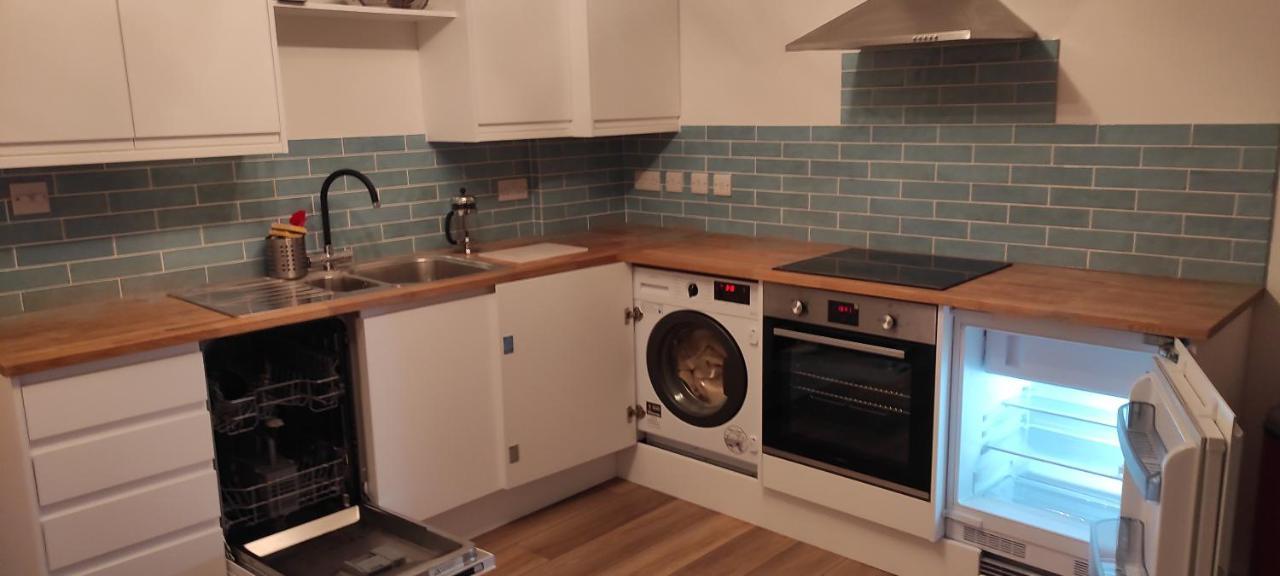Southwick  Adorable One-Bedroom Flat With Patio Garden. מראה חיצוני תמונה