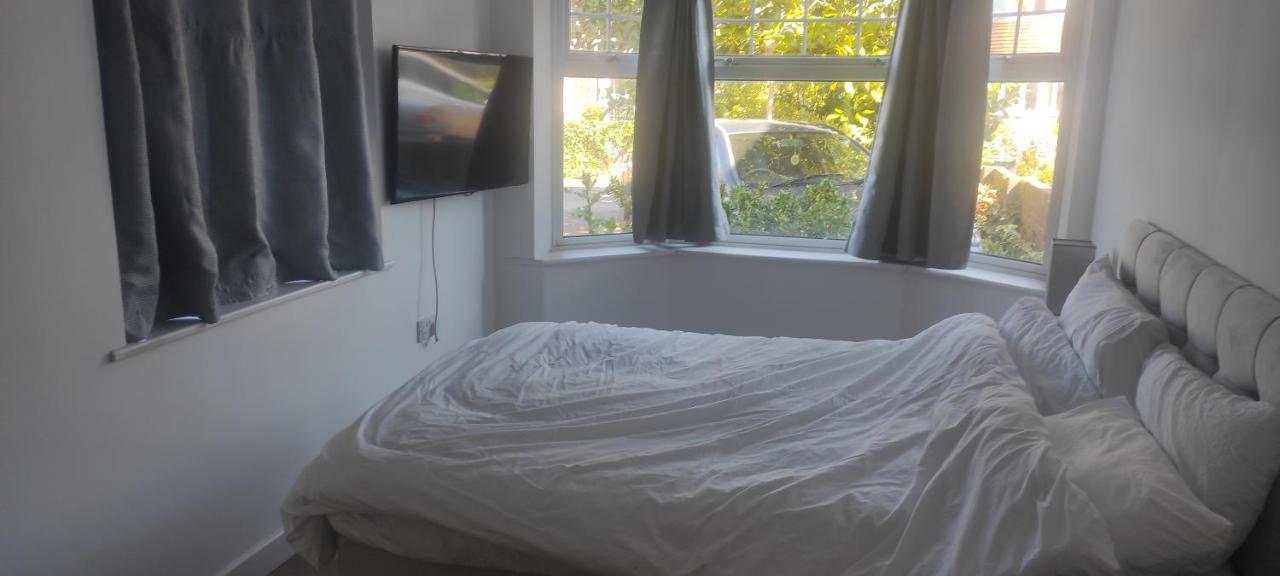 Southwick  Adorable One-Bedroom Flat With Patio Garden. מראה חיצוני תמונה